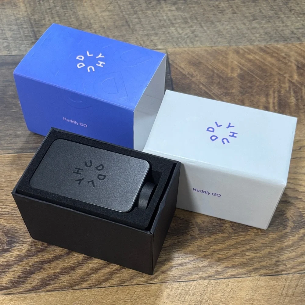 Huddly GO Camera in Blue Box